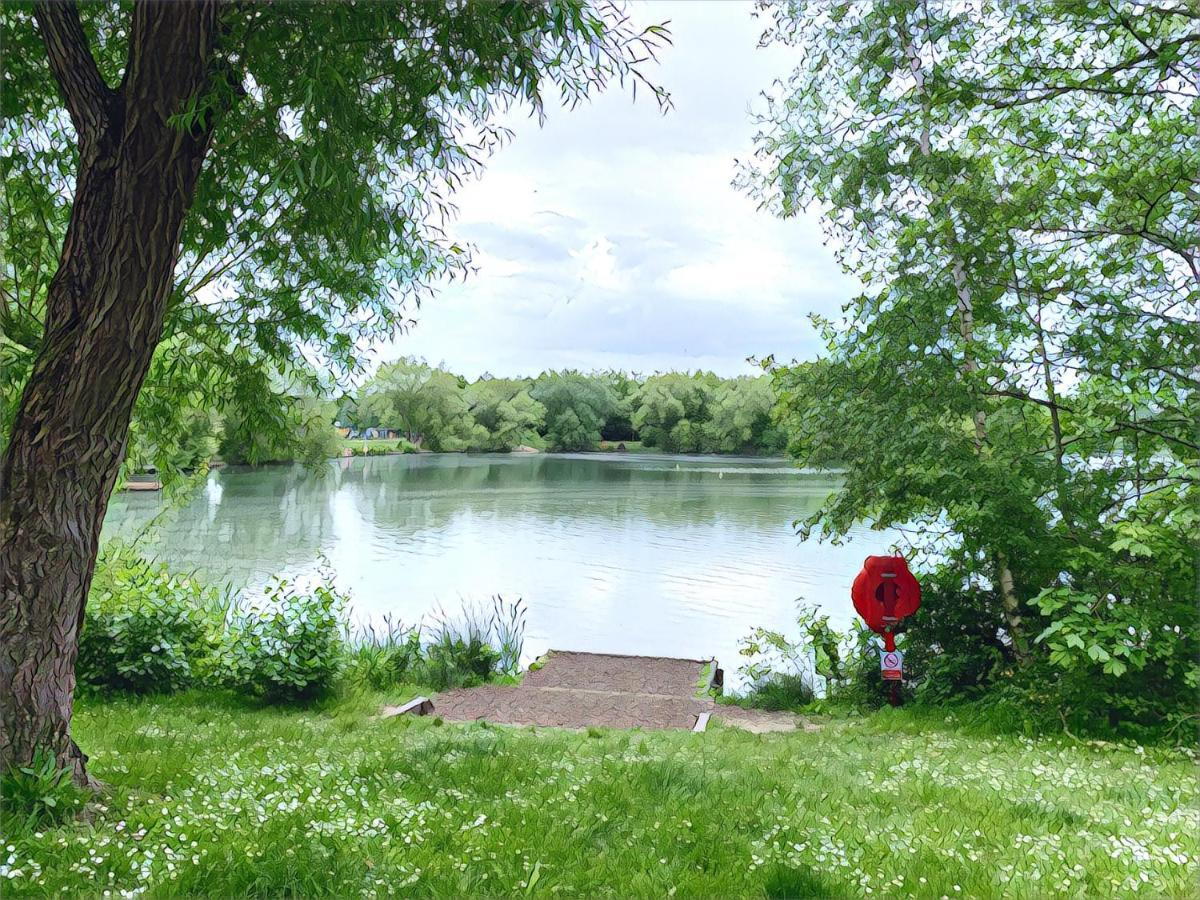 The Lake House, Уокинг Экстерьер фото